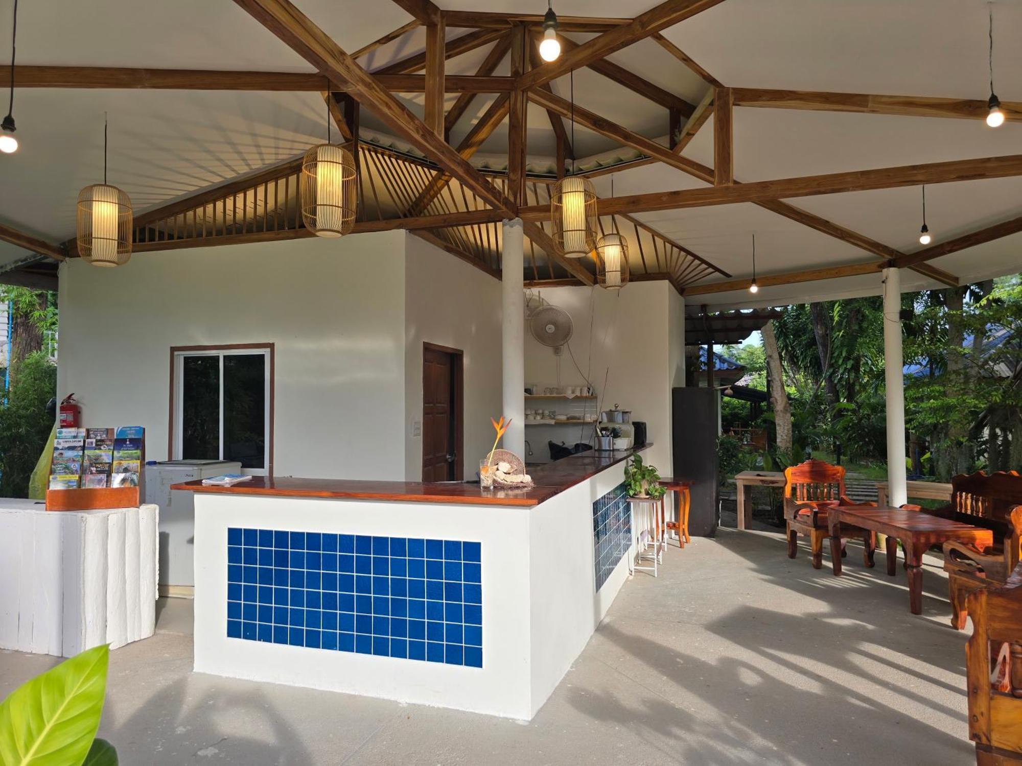 Hotel The Blue Gecko Ko Lanta Exterior foto